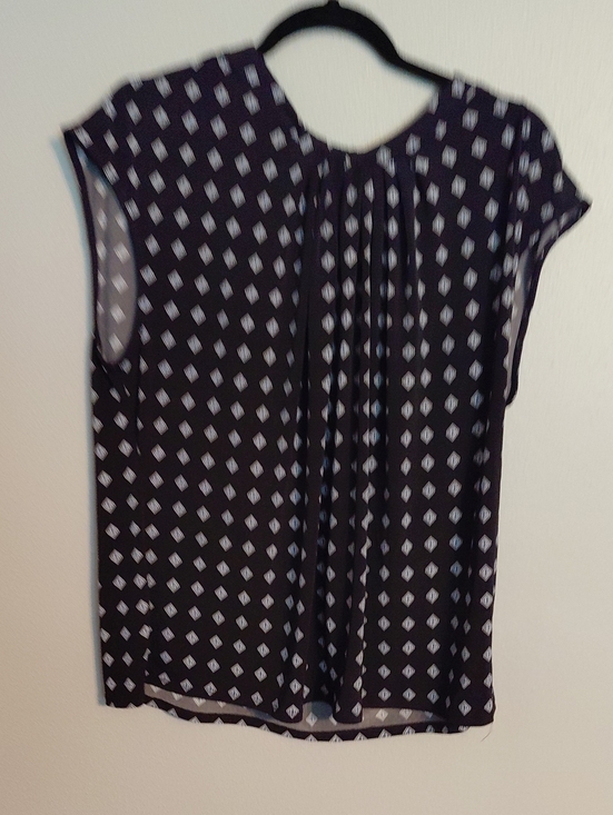 Liz Claiborne Tops - Liz Claiborne Black Sleeveless Blouse with White Diamond Print